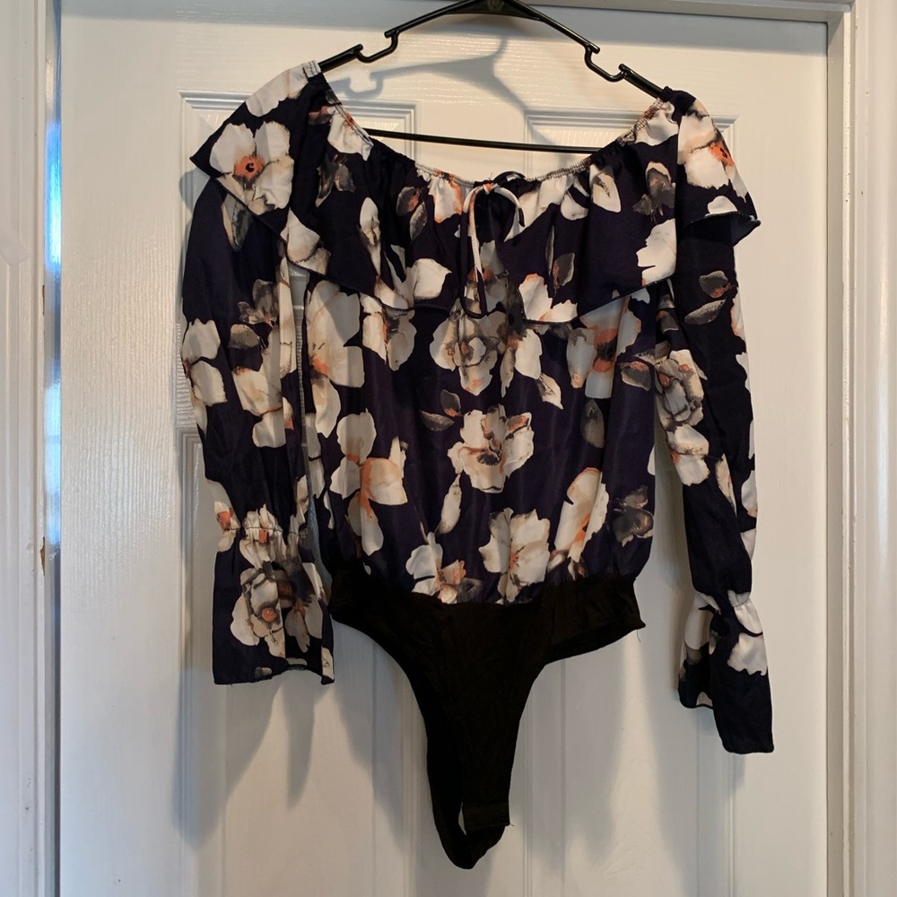 Beautiful Floral Blouse! Size L